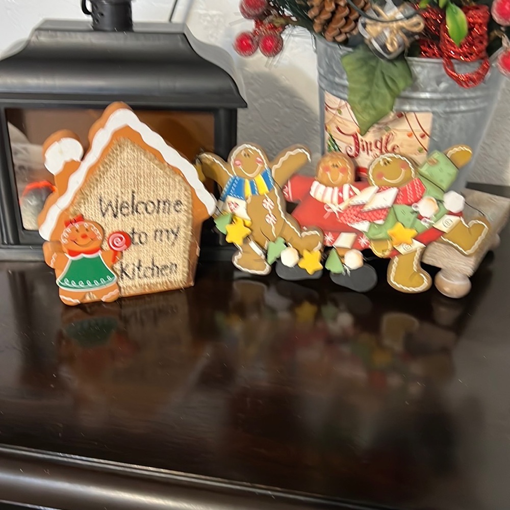 GINGERBREAD DECOR. Comes from smoke free home.